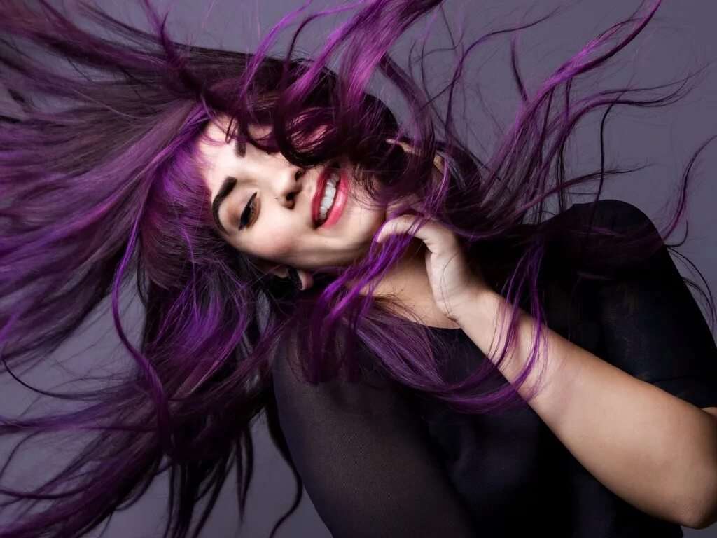 Красивые девушки с фиолетовыми волосами 10