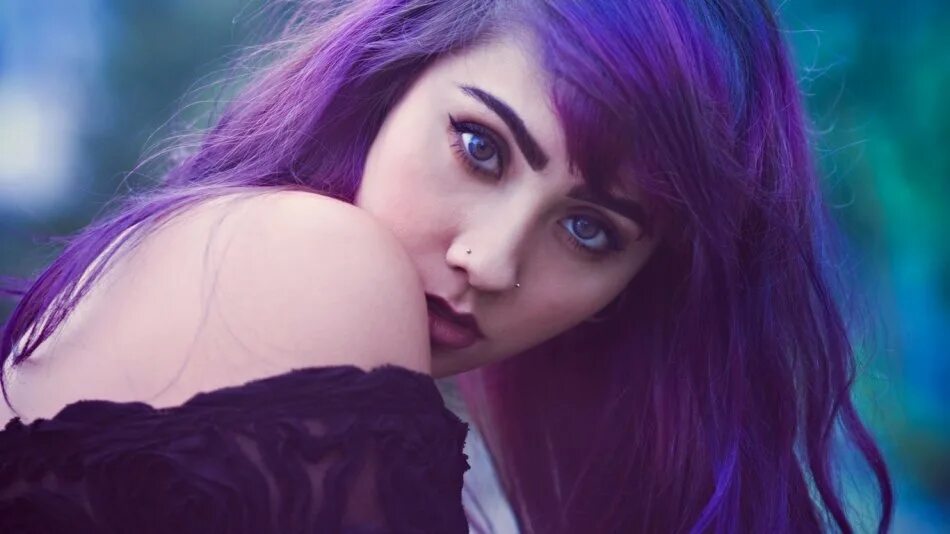 Красивые девушки с фиолетовыми волосами 2