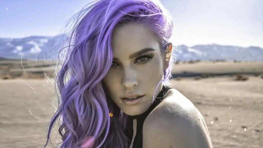 Красивые девушки с фиолетовыми волосами 20