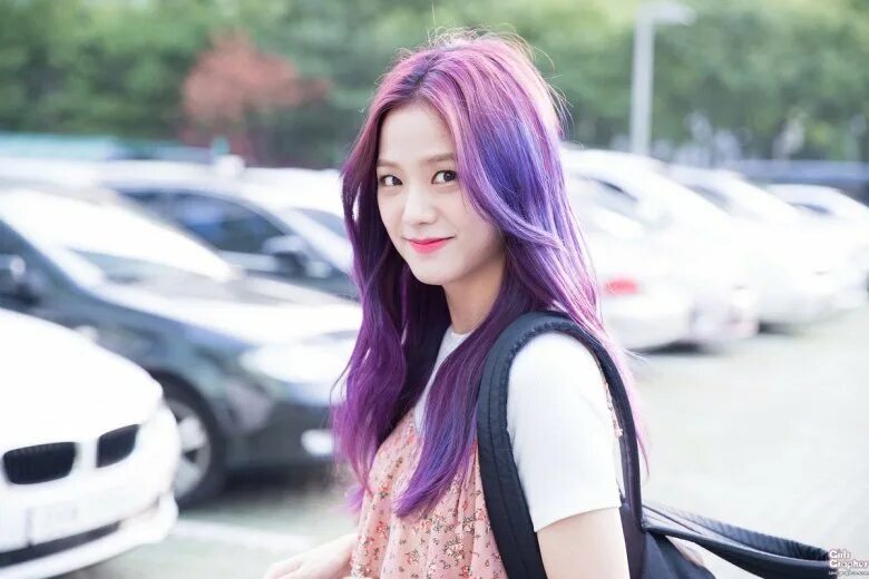 Красивые девушки с фиолетовыми волосами 23