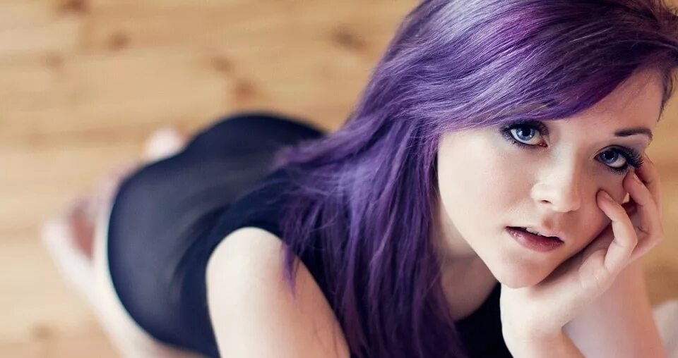 Красивые девушки с фиолетовыми волосами 6