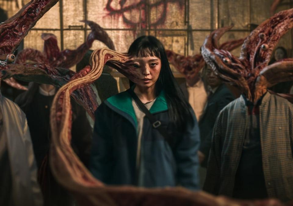 Предстоящий манга-хоррор «Parasyte: The Grey» от Netflix получает первый полный трейлер!